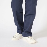 TVアニメ「ノーゲーム・ノーライフ」をモチーフにしたスニーカーの着用例。