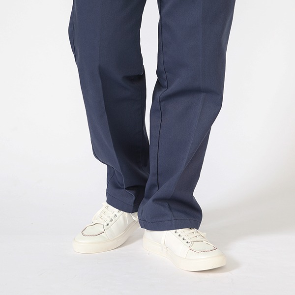 TVアニメ「ノーゲーム・ノーライフ」をモチーフにしたスニーカーの着用例。