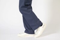 TVアニメ「ノーゲーム・ノーライフ」をモチーフにしたスニーカーの着用例。