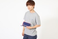 TVアニメ「ノーゲーム・ノーライフ」をモチーフにした財布の使用例。