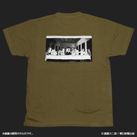 「栞と紙魚子 晩餐Tシャツ」カーキ