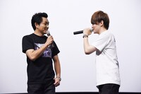 左から三上哲、天崎滉平。