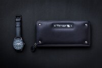 司波達也をモチーフにしたライダースジャケットの腕時計と財布。