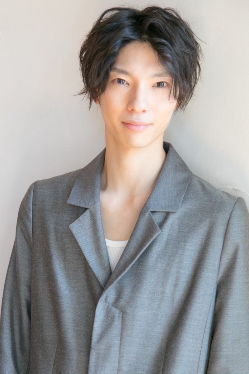 テジュン役の釣本南。