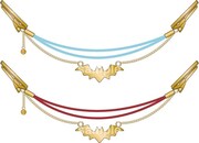 会場で販売される「マント留め風チェーン」。