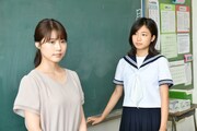 ドラマ「中学聖日記」より、有村架純演じる末永聖（左）、小野莉奈演じる岩崎るな（右）。