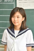 ドラマ「中学聖日記」より、小野莉奈演じる岩崎るな。