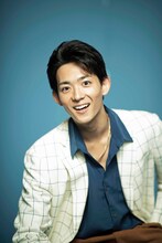 竜星涼扮する有楽亭与太郎。