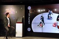 AR技術により誕生した「手乗り布袋」を見つめる布袋寅泰。