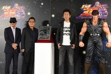 「伝承式」の模様。左から武論尊、原哲夫、布袋寅泰。