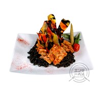 「芥川龍之介／イカスミ豚キムチ焼きそば」