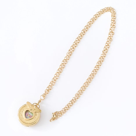 「『プリティーオールフレンズ』コラボレーション腕時計」付属のネックレスチェーン使用時。