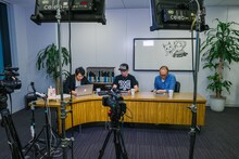 「有ちゃっと」より、真島ヒロとアシスタント。