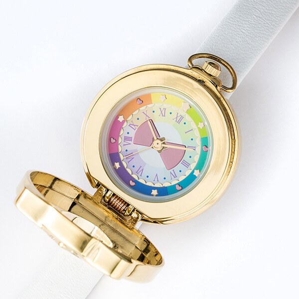 「『プリティーオールフレンズ』コラボレーション腕時計」文字盤部分。