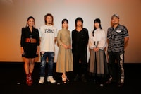 「FAIRY TAIL」ファイナルシリーズ先行上映会の様子。左からBeverly、真島ヒロ、ルーシィ役の平野綾、ナツ役の柿原徹也、ハッピー役の釘宮理恵、石平信司監督。