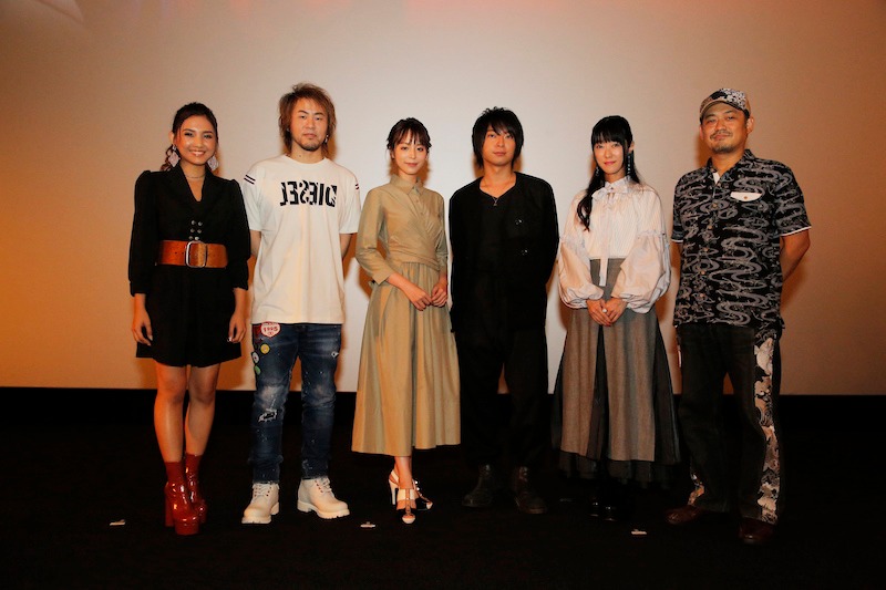 「FAIRY TAIL」ファイナルシリーズ先行上映会の様子。左からBeverly、真島ヒロ、ルーシィ役の平野綾、ナツ役の柿原徹也、ハッピー役の釘宮理恵、石平信司監督。