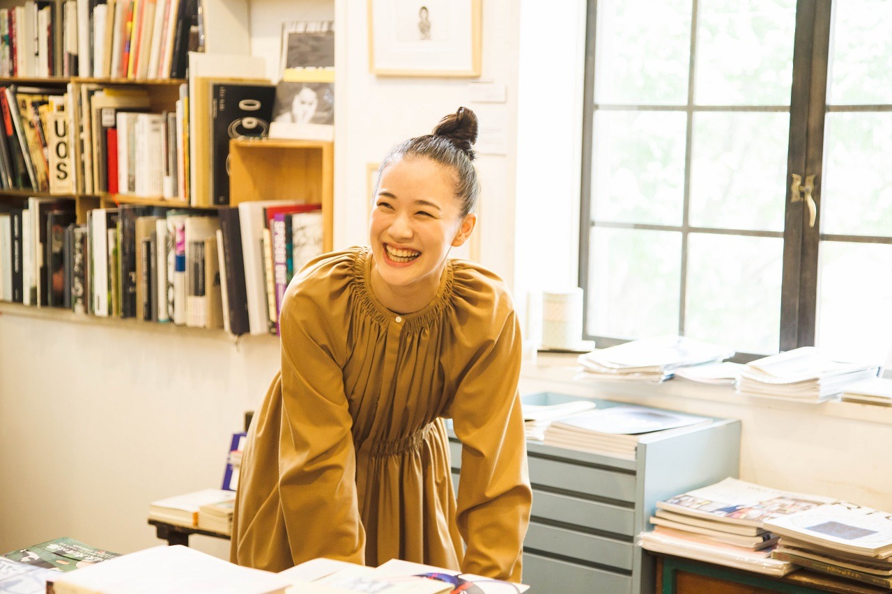 ナビゲーターの蒼井優。(c)「このマンガがすごい！」製作委員会