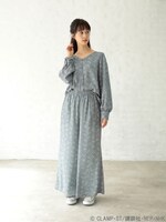 「リボンと夢の鍵のブラウス」「リボンと夢の鍵のワイドパンツ」着用イメージ。