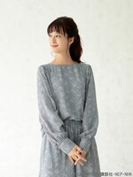 「リボンと夢の鍵のブラウス」「リボンと夢の鍵のワイドパンツ」着用イメージ。