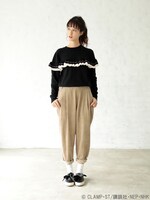 「スクールライフ フリルニットプルオーバー」着用イメージ。