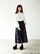 「さくらの横顔 バックリボン ビッグプルオーバー ホワイト」着用イメージ。