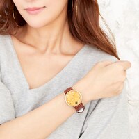 山伏国広モデルの腕時計の使用例。