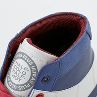 轟焦凍モデルのスニーカー。