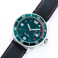 緑谷出久モデルの腕時計。