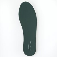 爆豪勝己モデルのスニーカー。