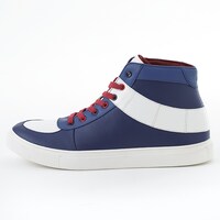 轟焦凍モデルのスニーカー。