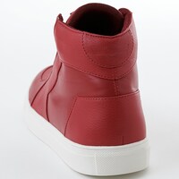 緑谷出久モデルのスニーカー。