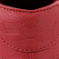 緑谷出久モデルのスニーカー。