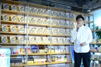 企画プロデューサーの鈴木智彦。