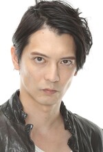 アリー・アル・サーシェス役の窪寺昭。