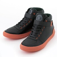 爆豪勝己モデルのスニーカー。