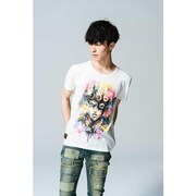 「ジョジョの奇妙な冒険 黄金の風 × glamb コラボレーションTシャツ」着用例。