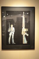 ゴルゴと「M16 フルスクラッチ」のイラスト。