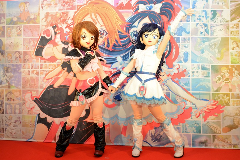 左からキュアブラック、キュアホワイト。