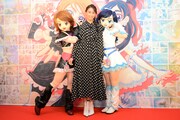 左からキュアブラック、山本美月、キュアホワイト。
