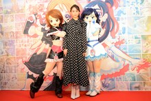 左からキュアブラック、山本美月、キュアホワイト。