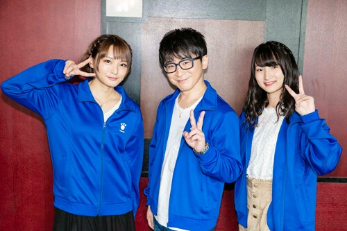 左から井澤詩織、阿部敦、原田彩楓。