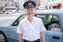 日高善役の温水洋一。