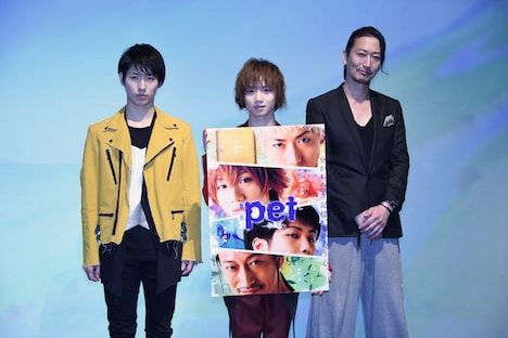 左から谷佳樹、植田圭輔、萩野崇。