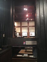 チャリティ原画展「少女漫画家の描く猫たち」会場の様子。