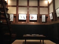 チャリティ原画展「少女漫画家の描く猫たち」会場の様子。