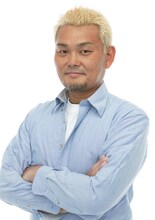 仲町信夫役の江川央生。