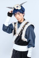 奥谷知弘演じるシンア。