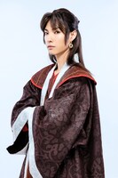 釣本南演じるテジュン。