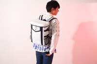 高町なのはモデルのリュック着用イメージ。