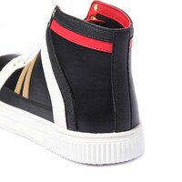 フェイト・T・ハラオウンモデルのスニーカー。